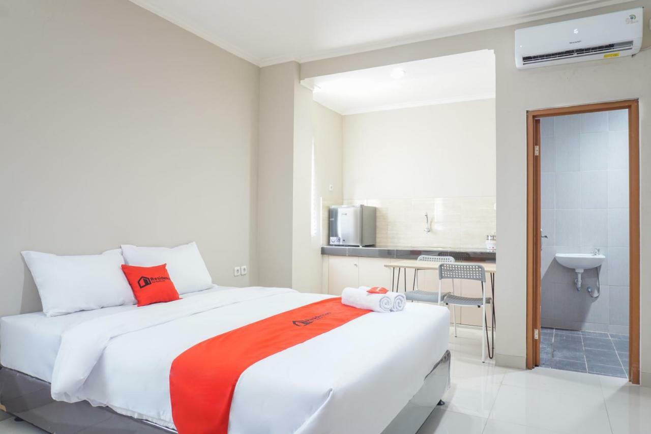 Residences By Reddoorz Near Mt Haryono - Minimum Stay 7 Days Джакарта Экстерьер фото
