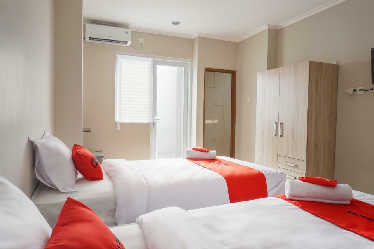 Residences By Reddoorz Near Mt Haryono - Minimum Stay 7 Days Джакарта Экстерьер фото