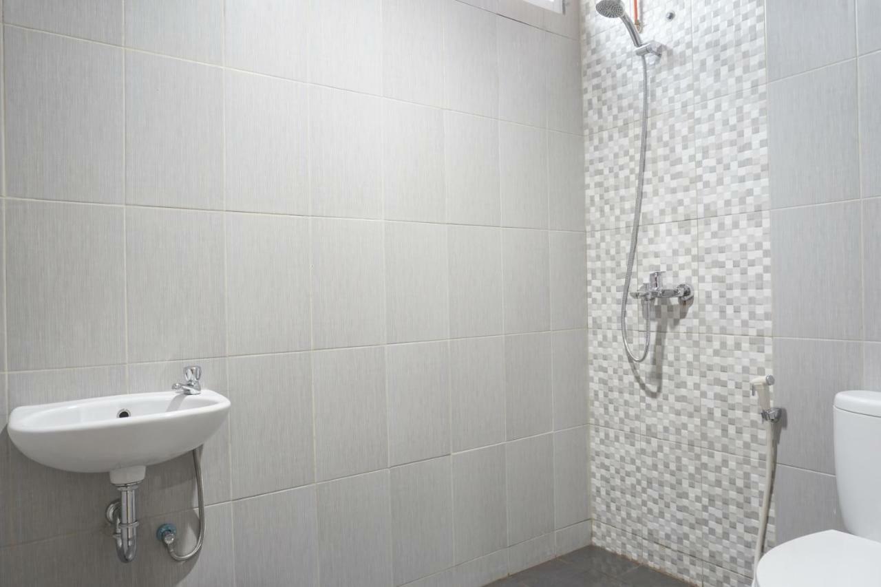 Residences By Reddoorz Near Mt Haryono - Minimum Stay 7 Days Джакарта Экстерьер фото
