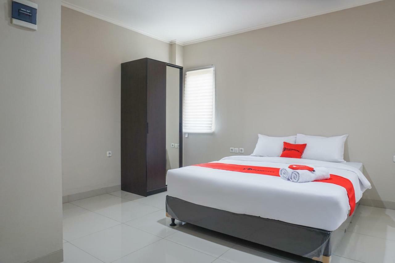 Residences By Reddoorz Near Mt Haryono - Minimum Stay 7 Days Джакарта Экстерьер фото
