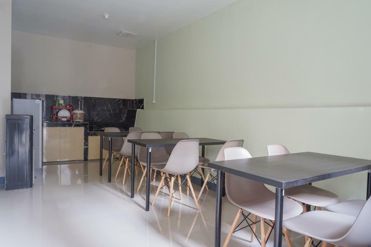 Residences By Reddoorz Near Mt Haryono - Minimum Stay 7 Days Джакарта Экстерьер фото