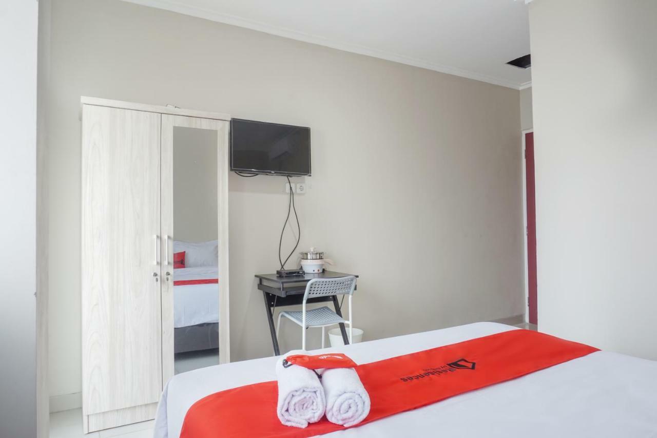 Residences By Reddoorz Near Mt Haryono - Minimum Stay 7 Days Джакарта Экстерьер фото