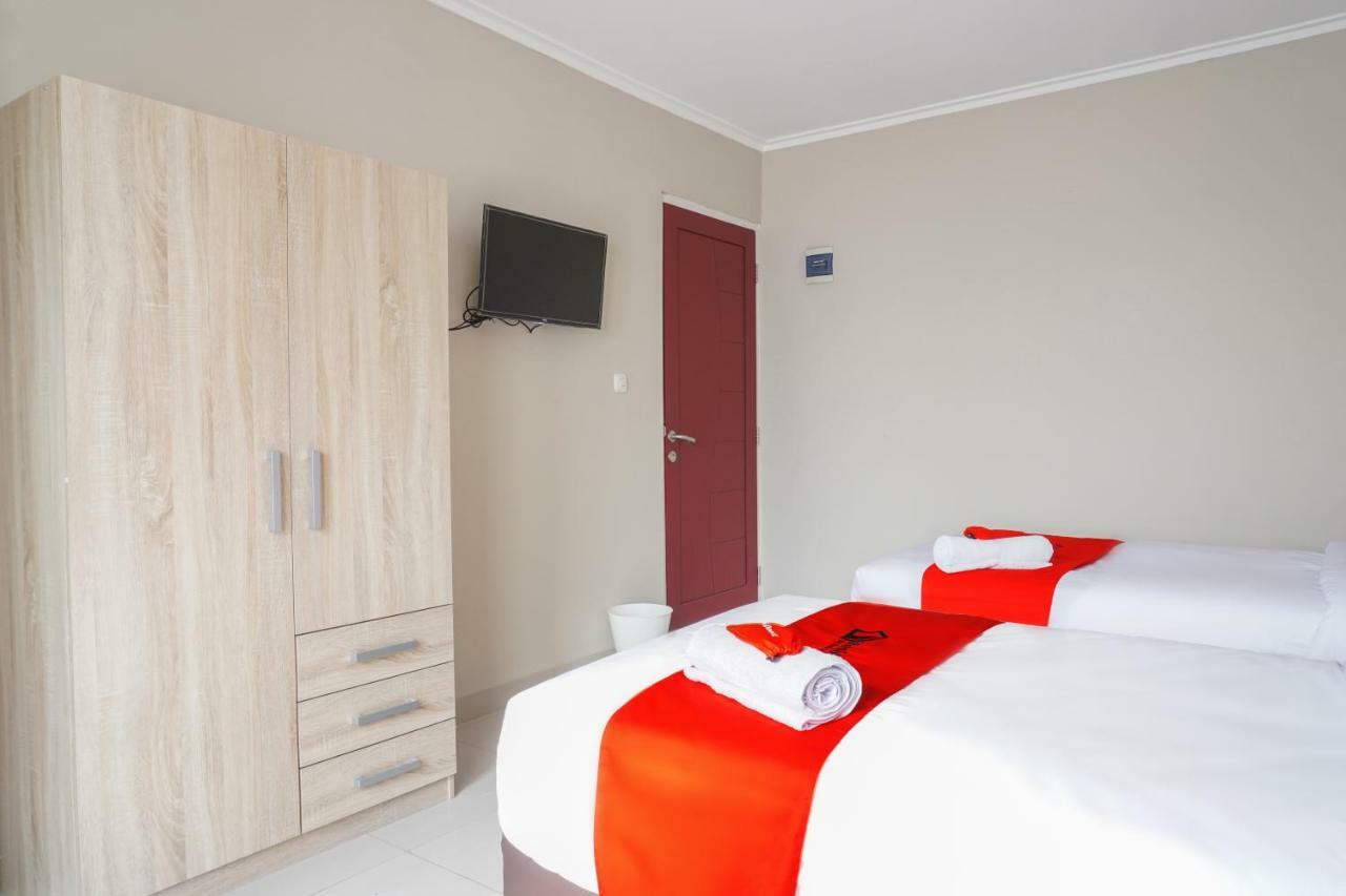 Residences By Reddoorz Near Mt Haryono - Minimum Stay 7 Days Джакарта Экстерьер фото