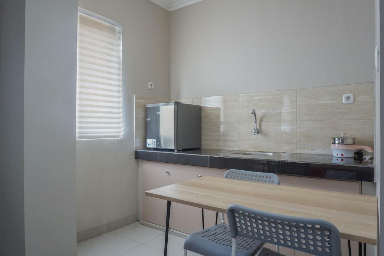 Residences By Reddoorz Near Mt Haryono - Minimum Stay 7 Days Джакарта Экстерьер фото